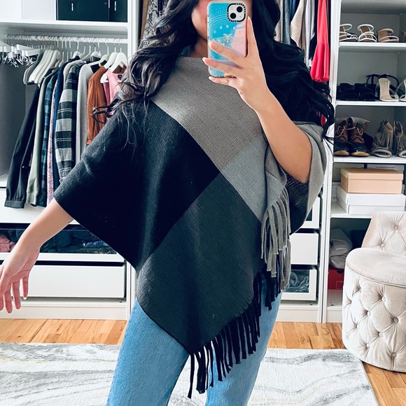 SHEIN Colorblock Poncho - Picture 2 of 3